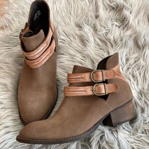 Steve Madden Raskal Leather Strap & Buckle Western Suede Ankle Boots Booties 8